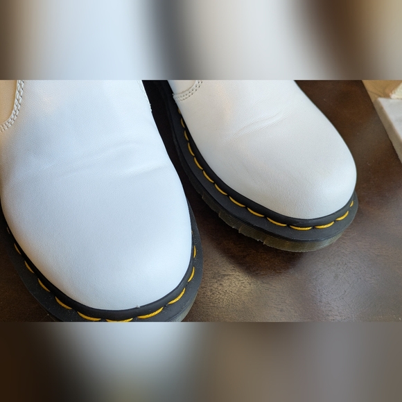Dr. Martens White Chelsea Boots, Ladies Size 8. Like New. - Picture 3 of 10